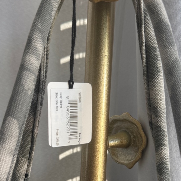 ALO Gray Patterned Tote Bag with Black Logo (New) - Picture 4 of 6